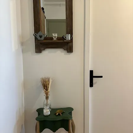 Aux Trompettes Violettes *