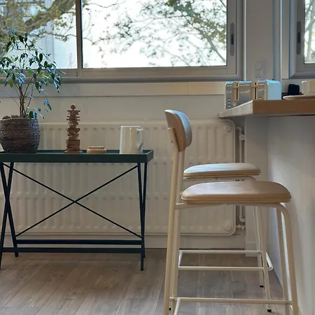 Aux Trompettes Violettes