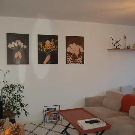 Aux Trompettes Violettes *