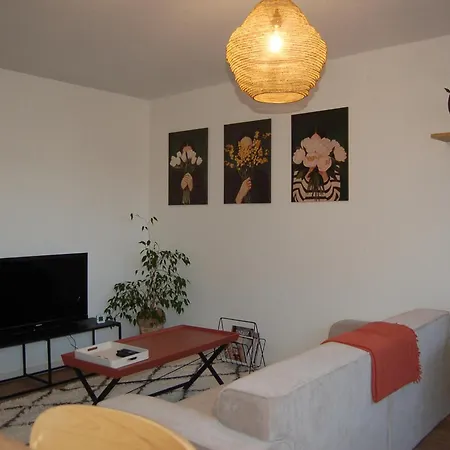 Aux Trompettes Violettes Apartmán